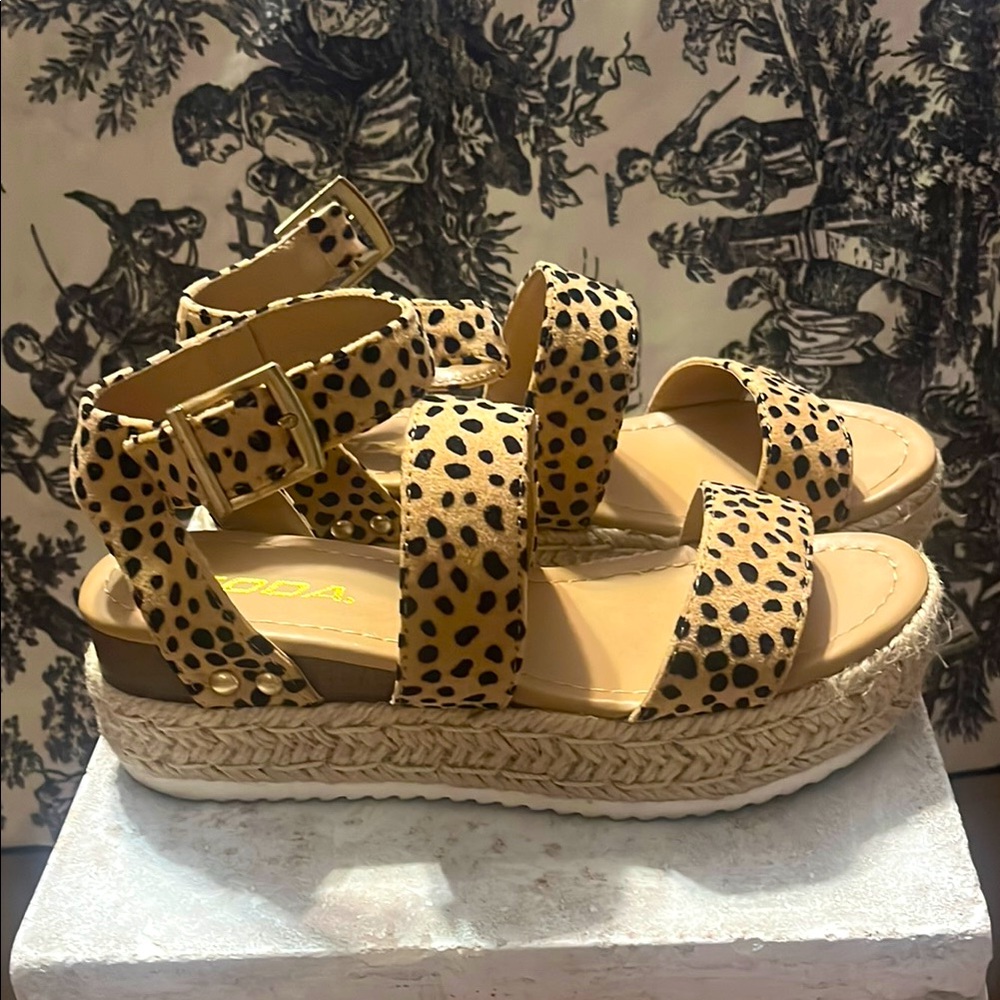 Moda Tan and Black Espadrille Sandals
